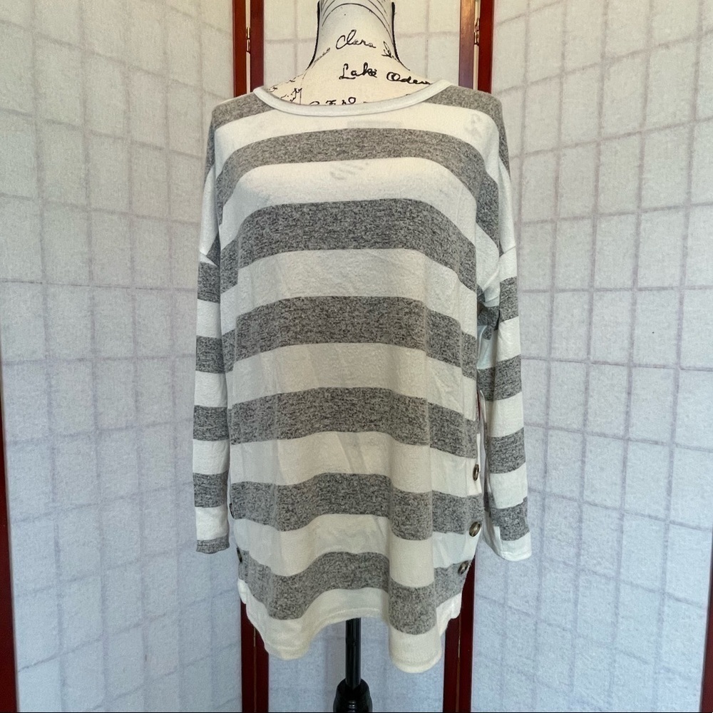 Super Soft Pullover - Euc - Size Medium